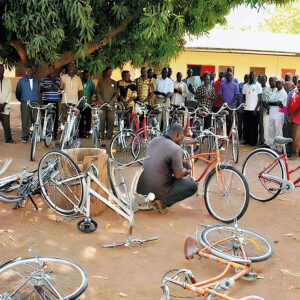 AYUDANOS A LLEVAR A JESUCRISTO EN JEEP