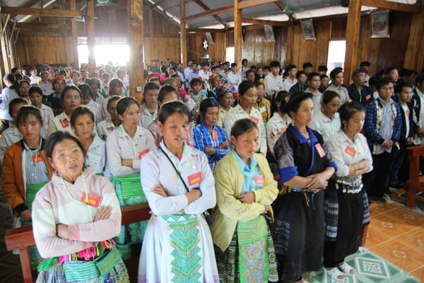 Misa en la parroquia de Phinh ho