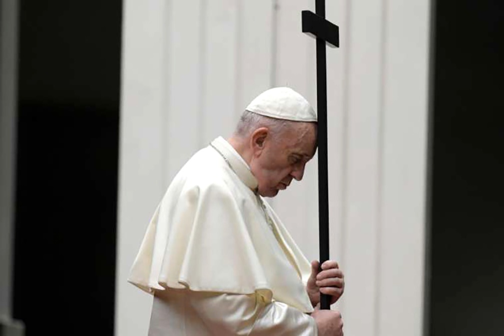 Viacrucis por la Iglesia que sufre Papa Francisco