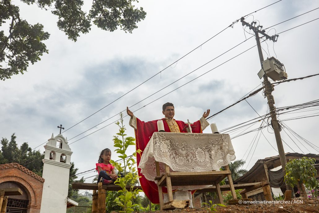 ayuda a la Iglesia en Colombia