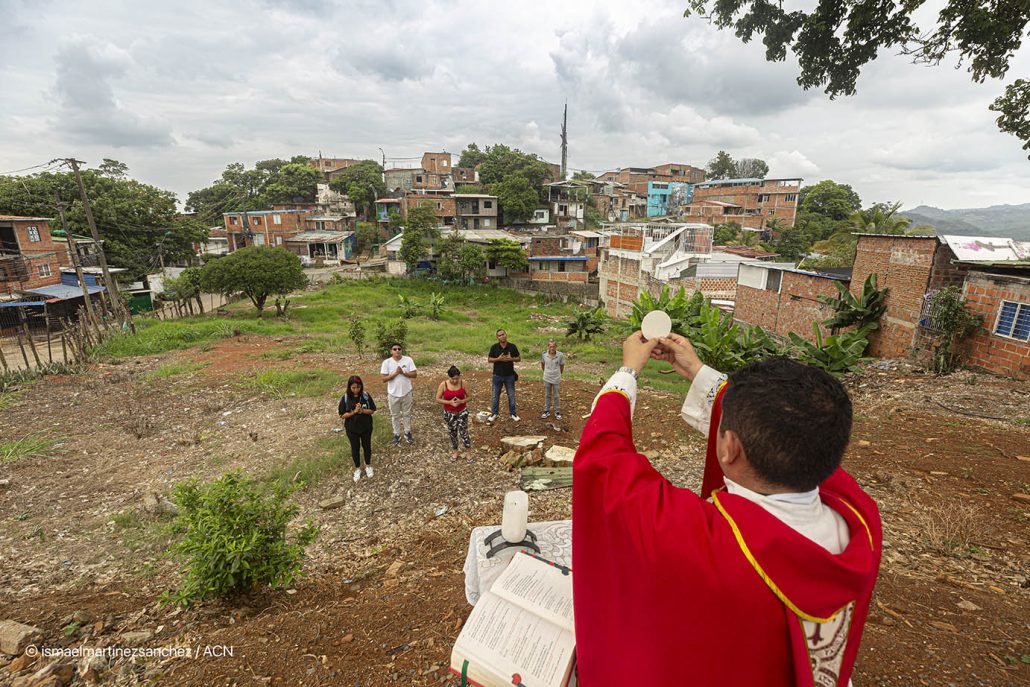 Ofrecer una misa por un amigo
