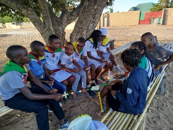 Un millón de niños rezando el rosario