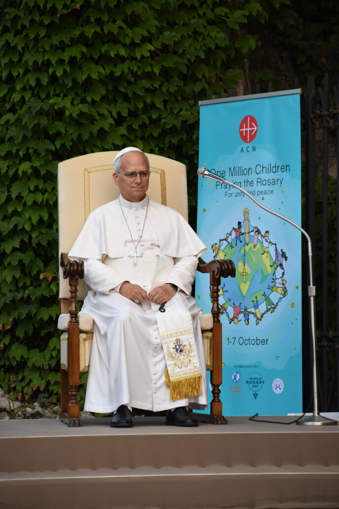 Un millón de niños rezan el Rosario